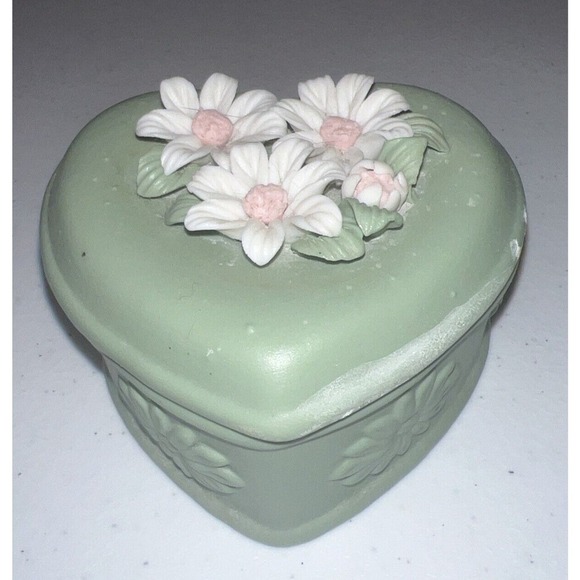 Vintage Heart Shaped Ceramic Floral Daisy Trinket Box Roses Mint Green 2” Resin - Picture 1 of 9